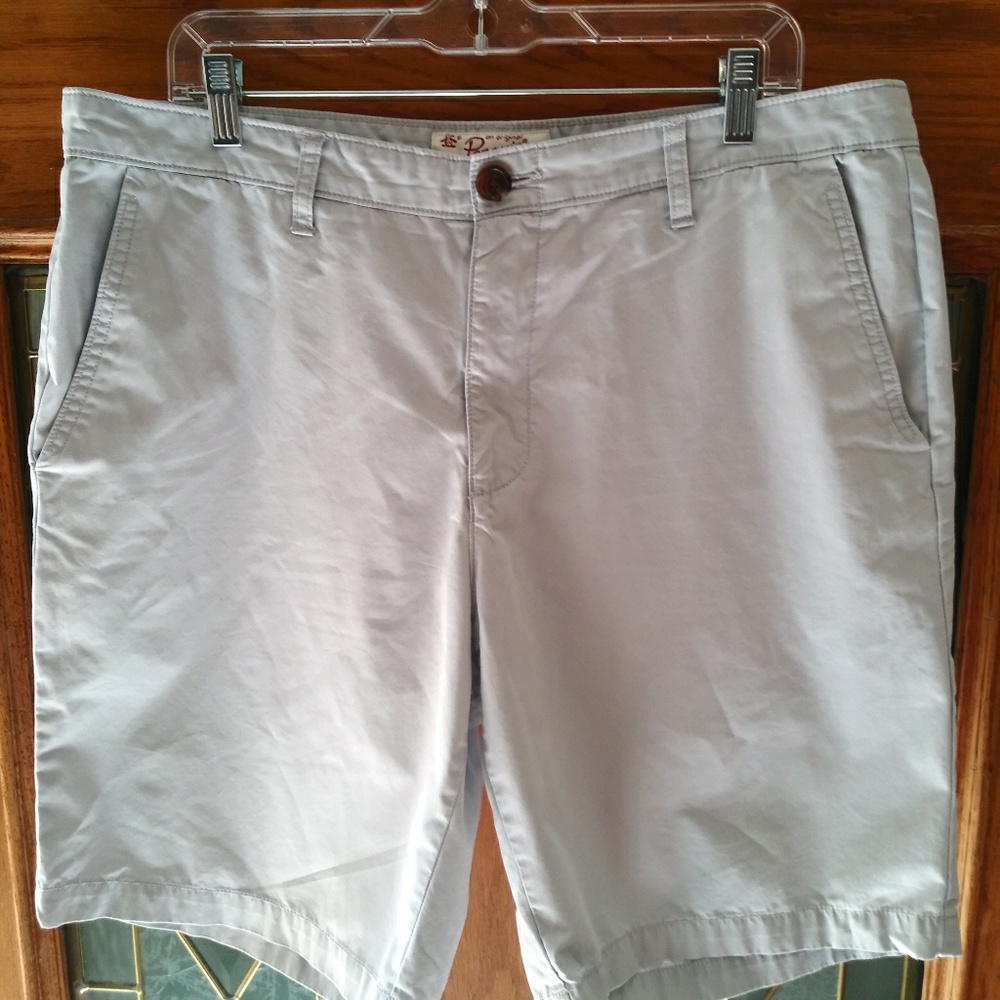 Penguin by Munsingwear Shorts. Light Gray. Sz. 36
